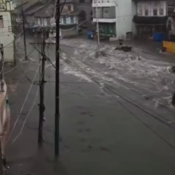 🌋 - NATURAL DISASTERS Heavy rains have flooded several districts of Gujarat, India