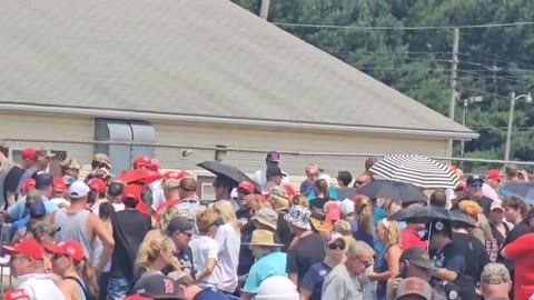 Massive Crowd Lines up Early for Trump's Rally in Doral, Pennsylvania