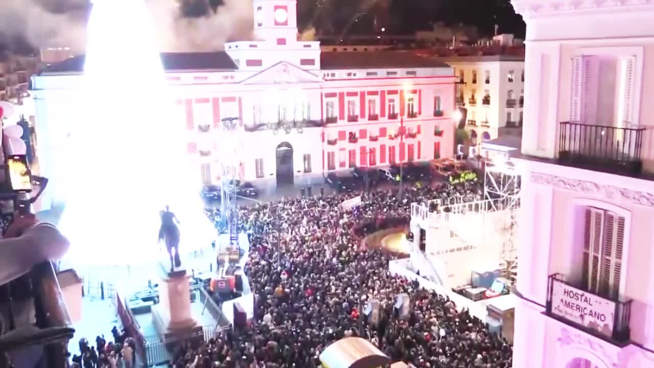 SPAIN LOOKS HERMOSA TONIGHT!!! FELIZ AÑO NUEVO, MY BEAUTIFUL PATRIOTAS!!!