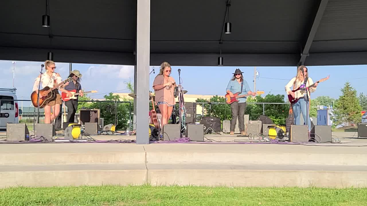 Sweet Tea Trio "Travin' Light"