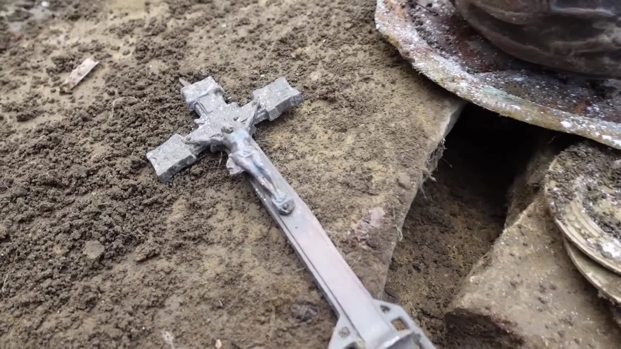 We Found An Ancient Tomb! // Treasure Hunt With Metal Detector!