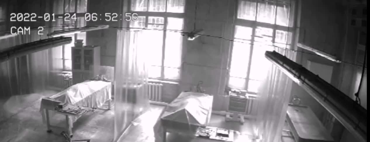 Misterioso hombre se despertó en plena morgue