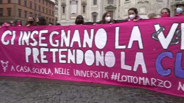 [Video] Multitudinaria marcha del Día de la Mujer en Italia