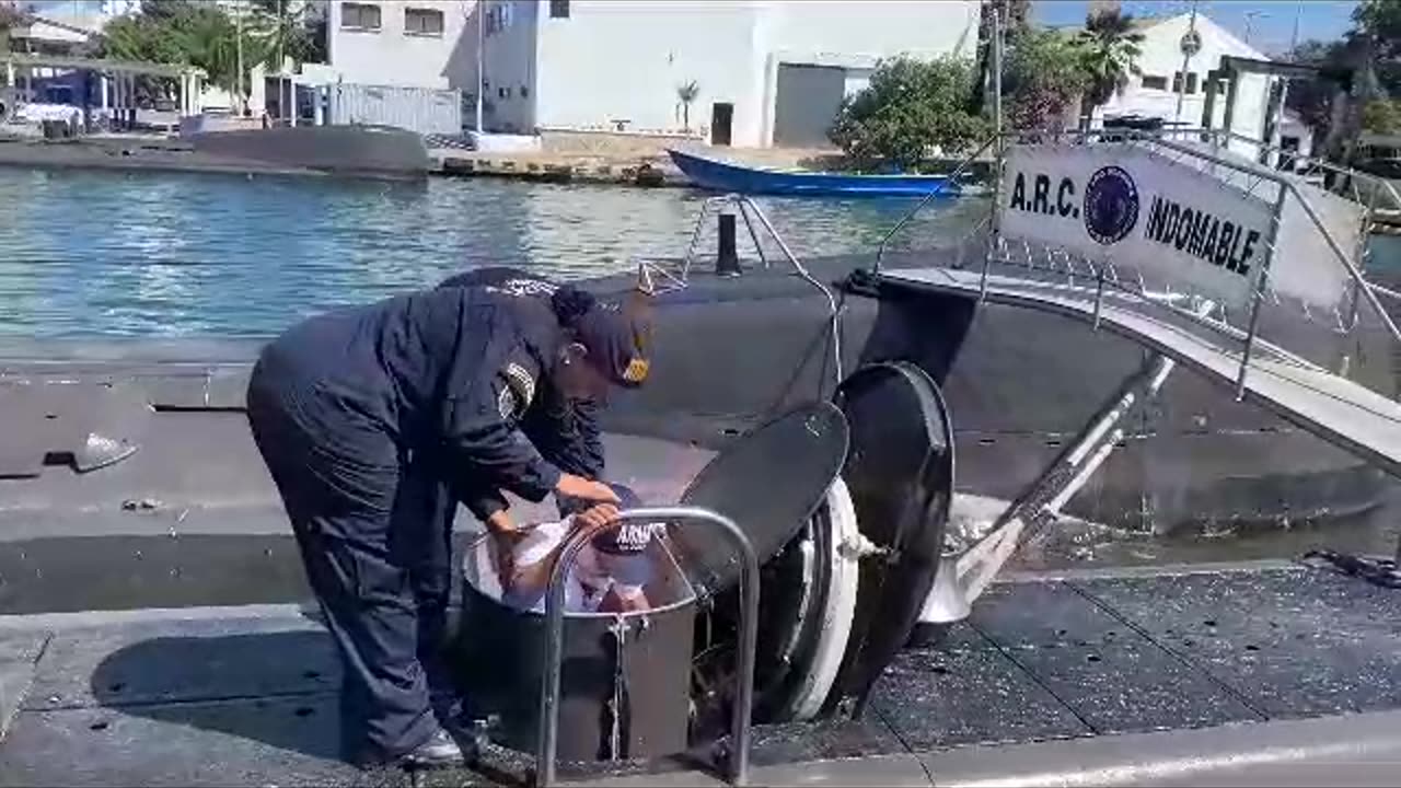 ¡Magnífico! Dos niños cumplieron su sueño de ser marinos