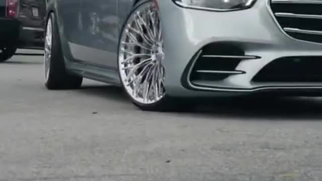 Car wheel hub display