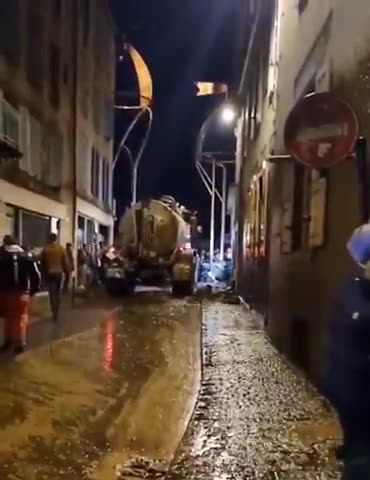 Farmers in France are spraying manure on the houses of the politicians