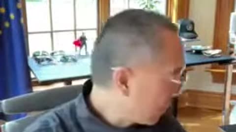 20210409文贵先生GETTR¹：与战友们分享为G翻身设计新系列产品选择布．皮料的感觉！