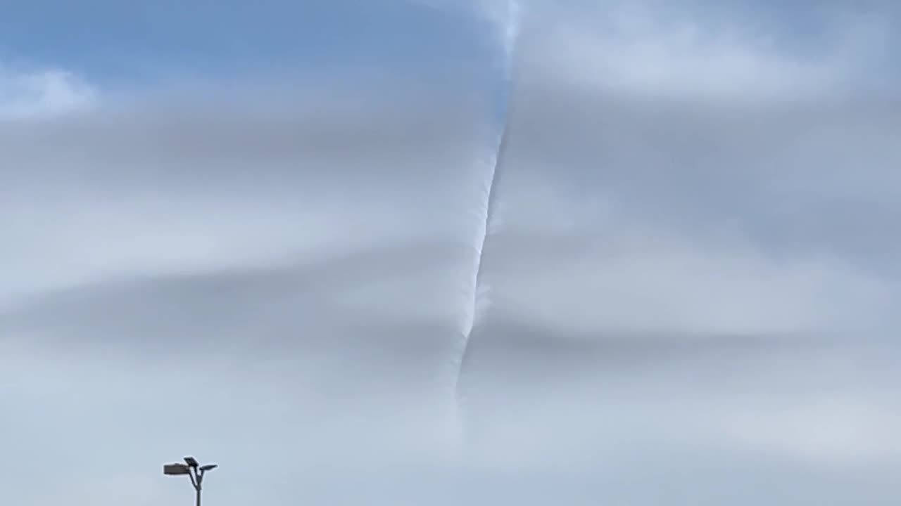 Meteorological Phenomenon Looks Like Matrix Glitch