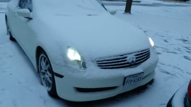 Infiniti G37 cold start (32 °F)