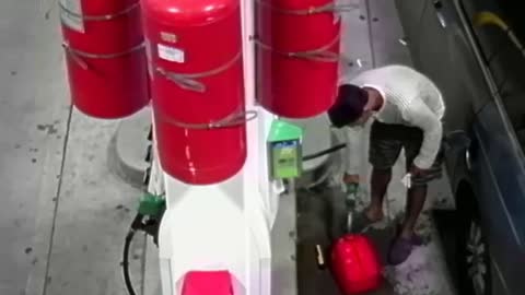 Arsonist starts fire at Staten Island gas station