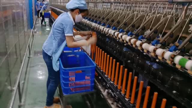 Factory Workers Have Crazy Quick Hands