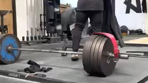 700 lbs dead lift