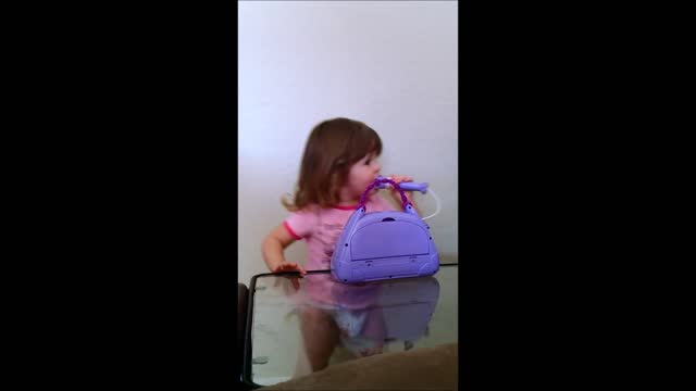 Toddler has epic singing debut