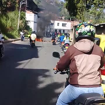 Transportadores ‘piratas’ arremetieron contra las autoridades