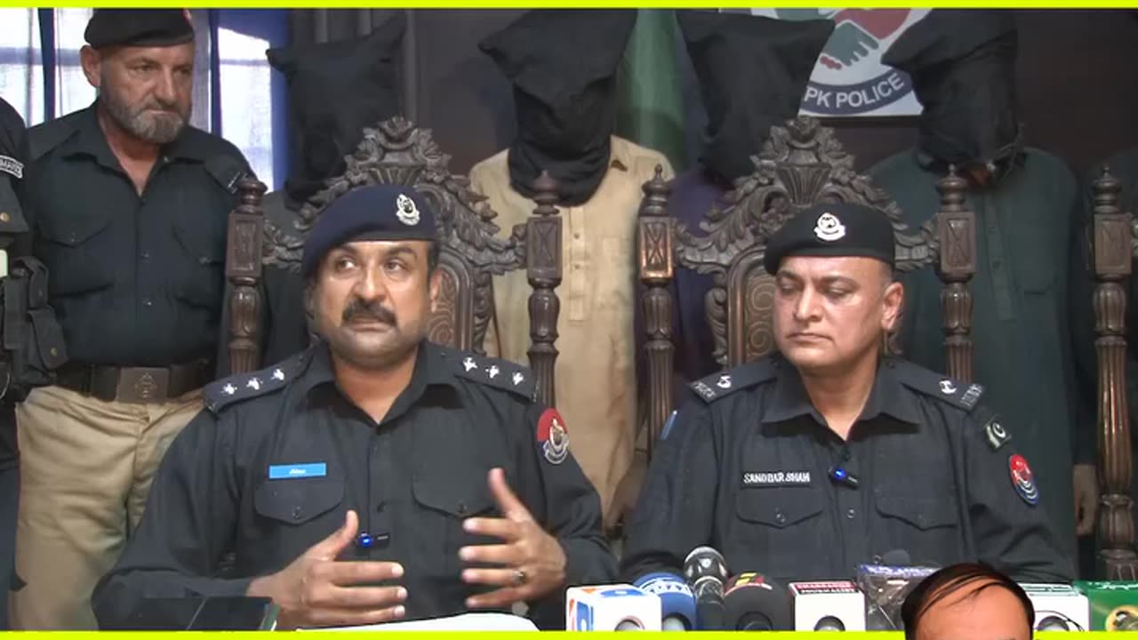 چارسدہ پولیس کی بڑی کامیاب کاروائی ،چوری ،رہزنی اور ڈکیتی میں ملوث 6 ملزمان گرفتار