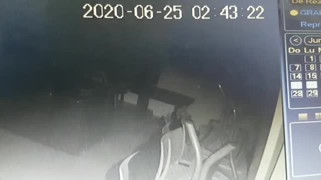 Video: Hombre robó en restaurante de Bucaramanga y aprovechó para beber y comer en el sitio