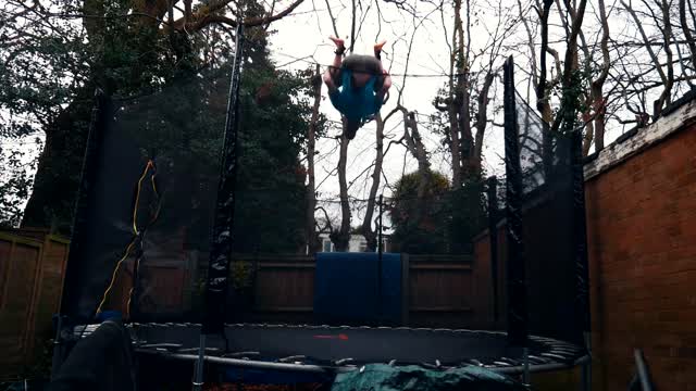 CRAZY TRAMPOLINE TRICKS!!!