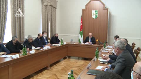 Аслан Бжания дал неделю на снижение энергопотребления в Абхазии