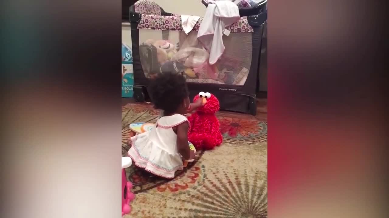 Try not to laugh with those kids😂😂