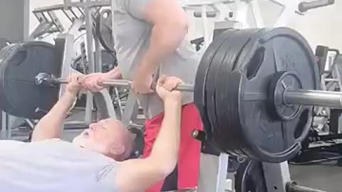 410lbs Raw Bench, Crazy 🤪 old man