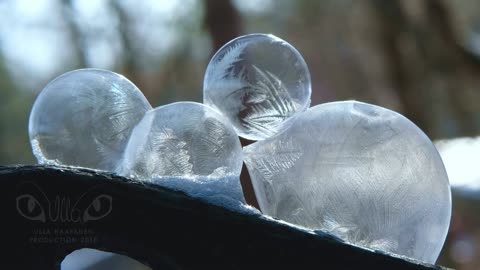 Soap Bubbles FREEZING!!!!! Pretty COOL