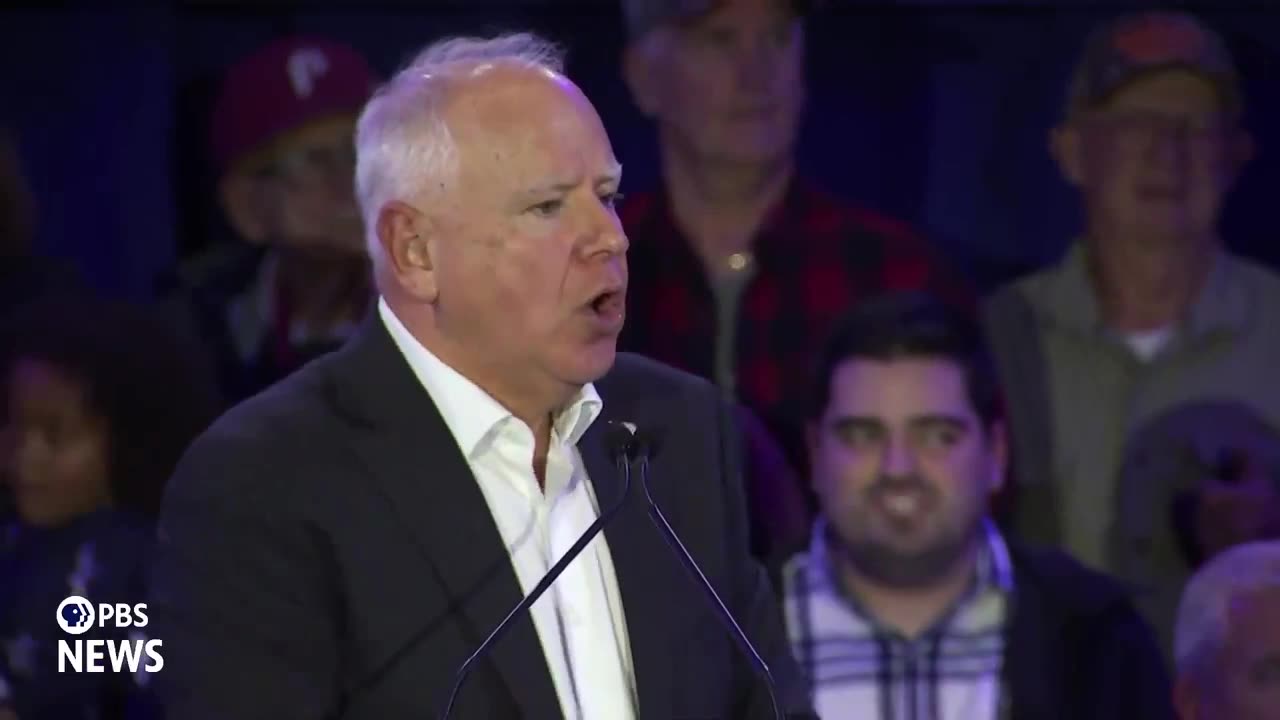Tim Walz Has No Idea How To Respond After Being Heckled
