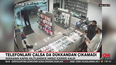 Telefonları çalsa da dükkandan çıkamadı