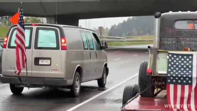 Antifa punks attack People's Convoy in Oregon