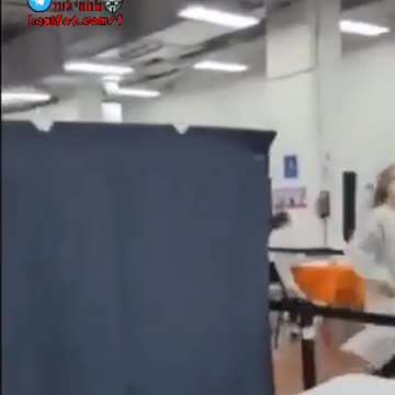 ניו יורק סיטי תושבים מסתערים על מרכז חיסונים לילדים בטיימס סקוור מגלים שריק ושהוא מנוהל בידי סינים.