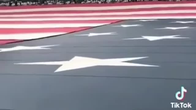 Rapper Pitbull tells crowd “America-Love it or Leave it!”