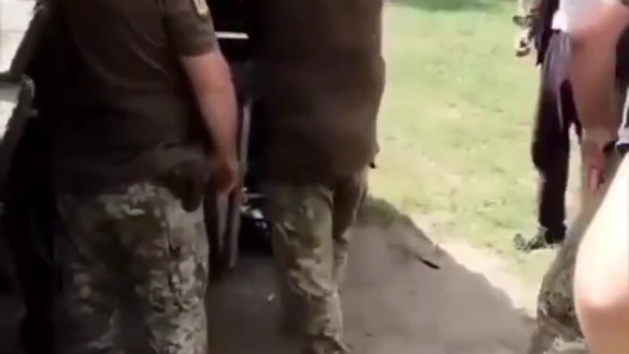 Very polite military officers treat Ukrainians well.