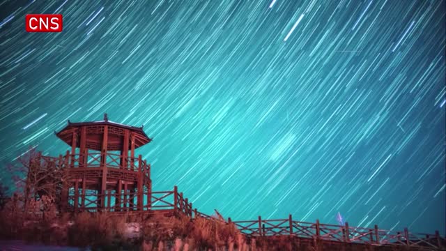 Beautiful time lapse of meteor showes