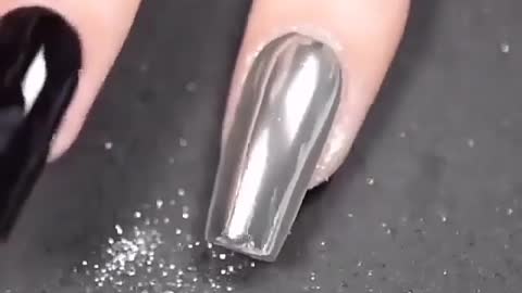 How to Apply a Beautiful Nail Polish