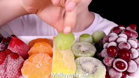 ASMR FROZEN FRUITS 얼린과일 STRAWBERRY, GRAPE, KIWI, PINEAPPLE, BLACKBERRY etc. EATING SOUNDS MUKBANG 먹방