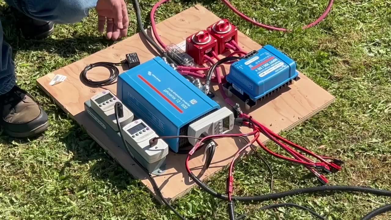 Portable Solar Power Module Version 1.0 (First Video)