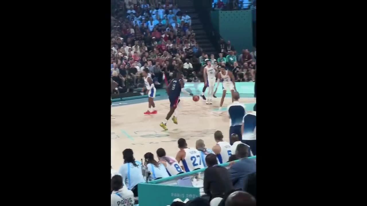 LeBron James made Victor Wembanyama look like a little child… 😂