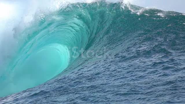 Giant waves well agitated