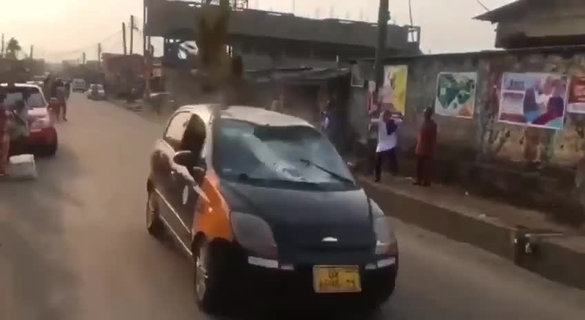 This man have a Very Low IQ 🤯 … who in their right mind would do such thing???
