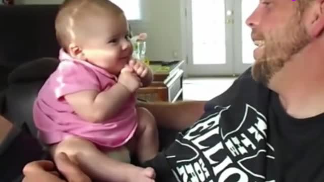 For the first time, a foreign baby learns to say "I love you", and the next second stunned his dad!