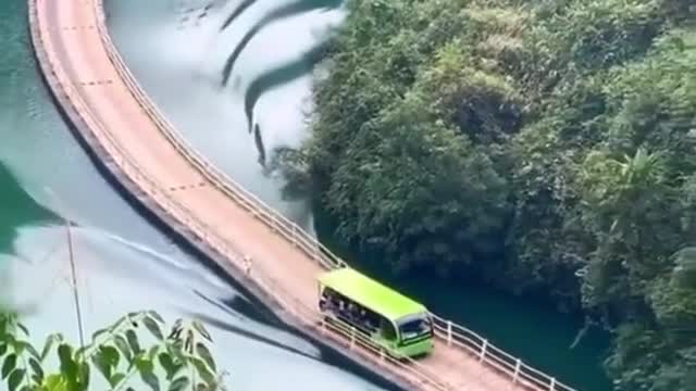 Incredible floating road in China 😍🙏🏼