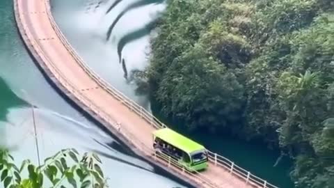 Incredible floating road in China 😍🙏🏼