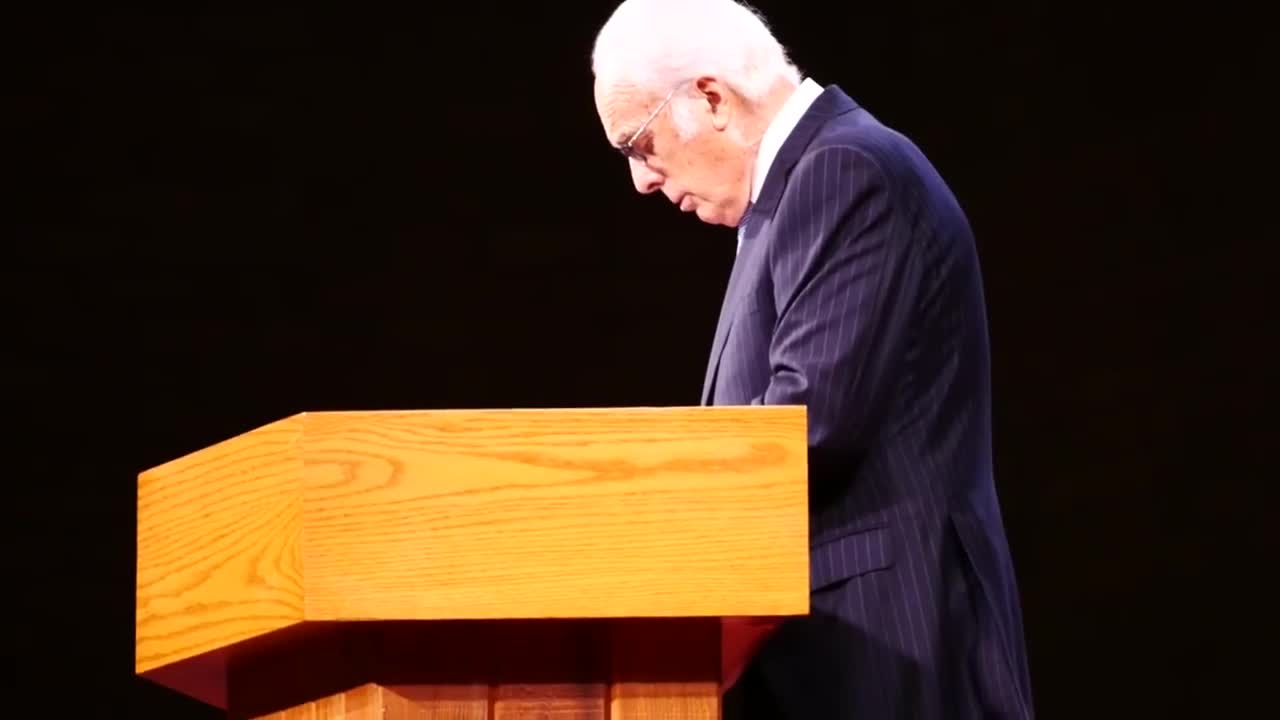 John MacArthur responds to Beth Moore