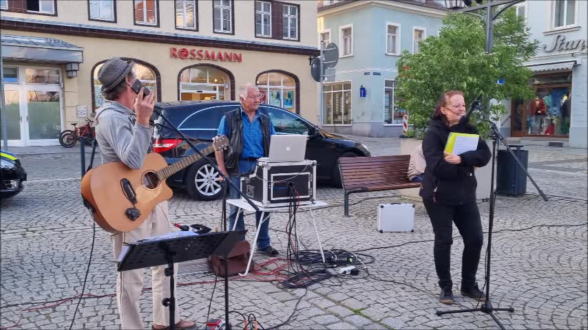 Bürgermikrofon, Dame anonym, PETRA - KAMENZ, Markt, 13 05 2022, Kundgebung