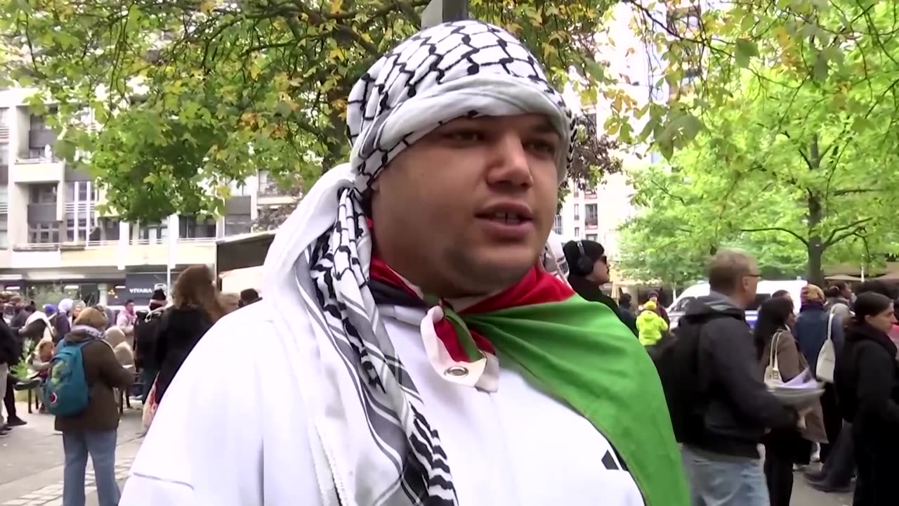 Israel and Gaza supporters protest in Berlin