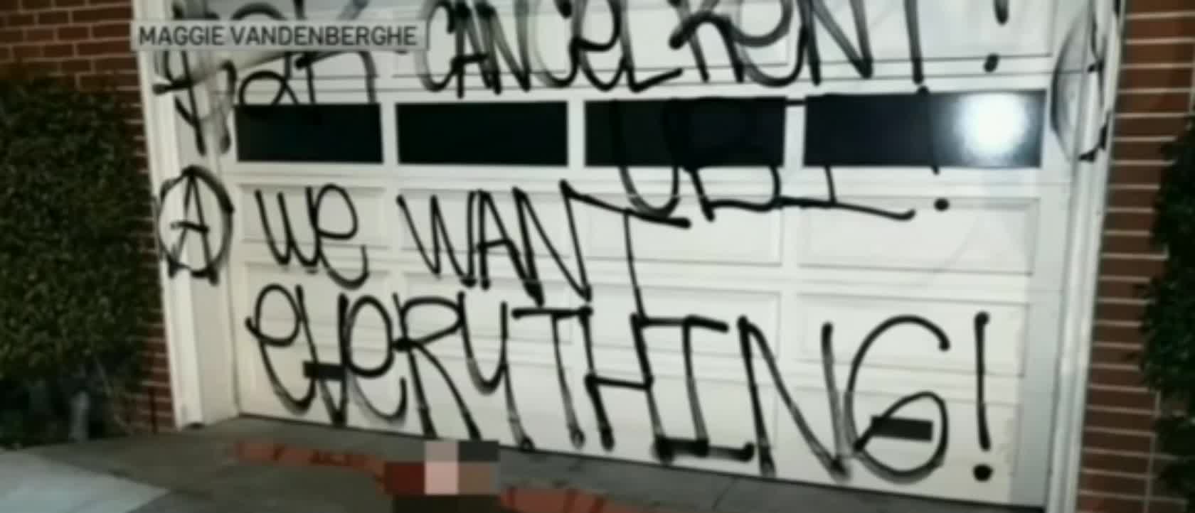🔴NANCY PELOSI'S HOUSE SPRAY PAINTED, PIG HEAD & FAKE BLOOD🔴