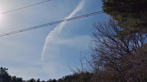 Sea-like clear sky, blue cloud