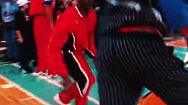 This move on JORDAN shows how mobile SHAQ was in his young Magic days