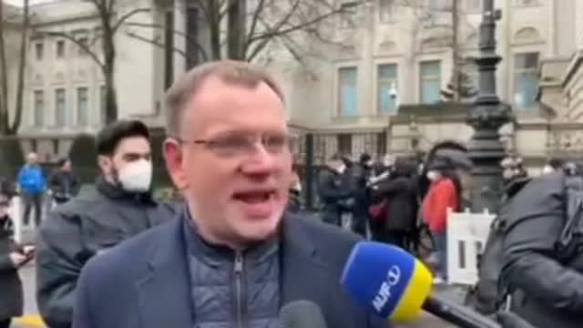 Berlin unter den Linden 26.1.2022 - Arroganz von Polizisten gegenüber Mitgliedern des Bundestages.