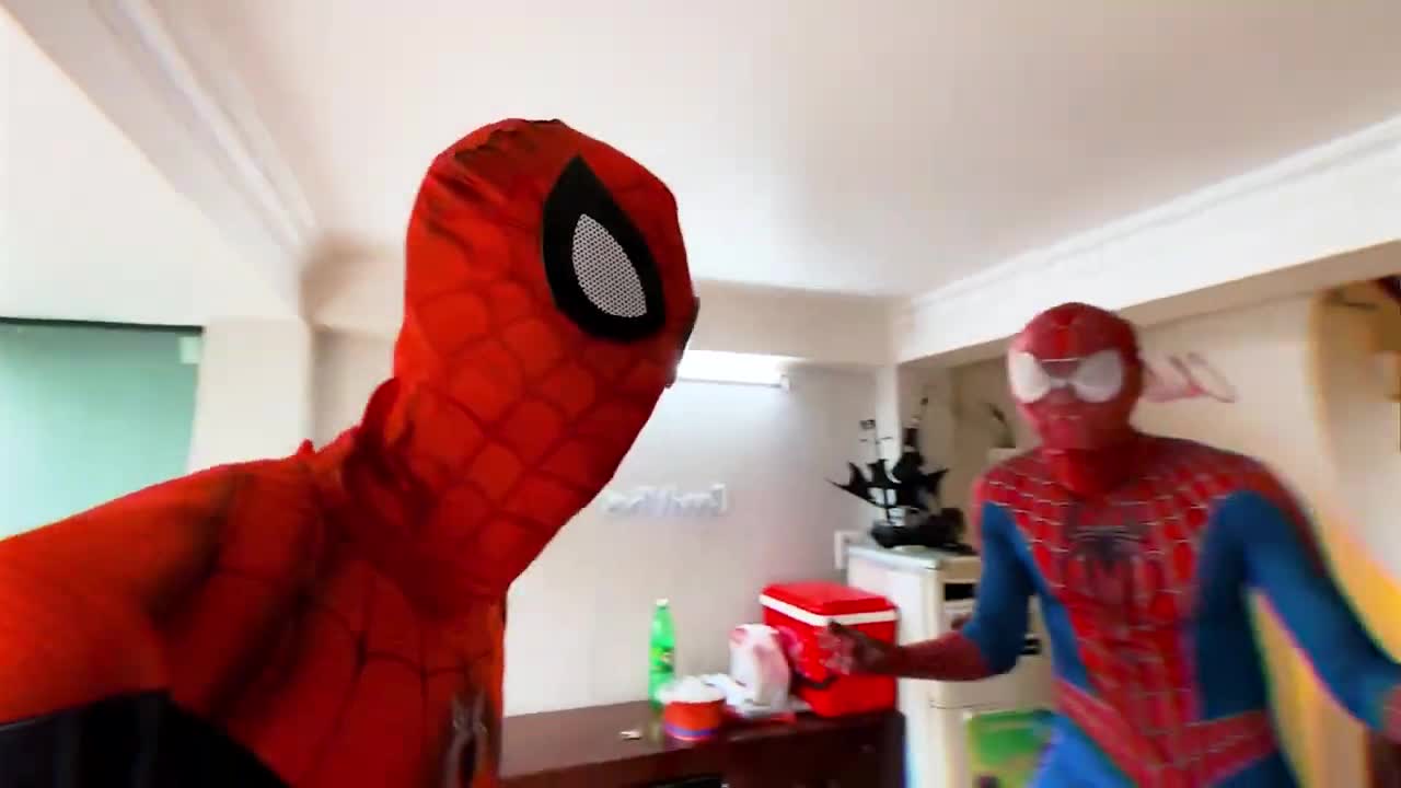 TEAM SPIDERMAN vs BAD MGUY TEAM