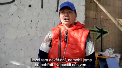 Obyvatelka Mariupolu vypráví, jak příslušníci Azova nepouštěli civilisty ze sklepa